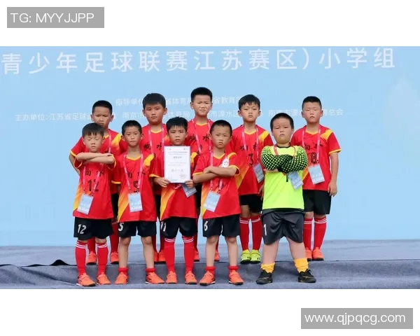 南京足球队逆袭之路揭秘：从默默无闻到大师赛的辉煌征程