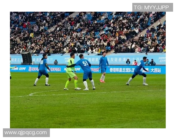 足球明星之间的深厚友情与默契瞬间精彩图片分享 足球明星之间的深厚友情与默契瞬间精彩图片分享