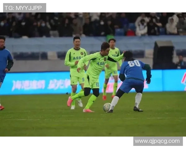 足球明星同框高清照片展现激情瞬间与友谊的完美结合 足球明星同框高清照片展现激情瞬间与友谊的完美结合